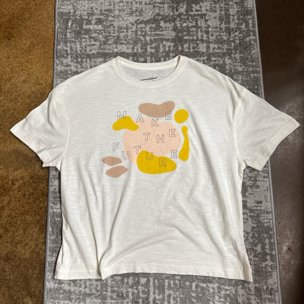 Universal Thread White Graphic T-Shirt with Abstract Design
